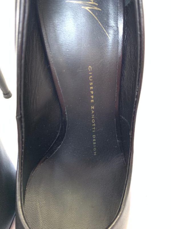 Shoes Designer By Giuseppe Zanotti In Black & Gold, Size: 7 Online