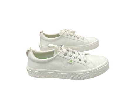 Shoes Sneakers By Cariuma In White, Size: 6 Sale